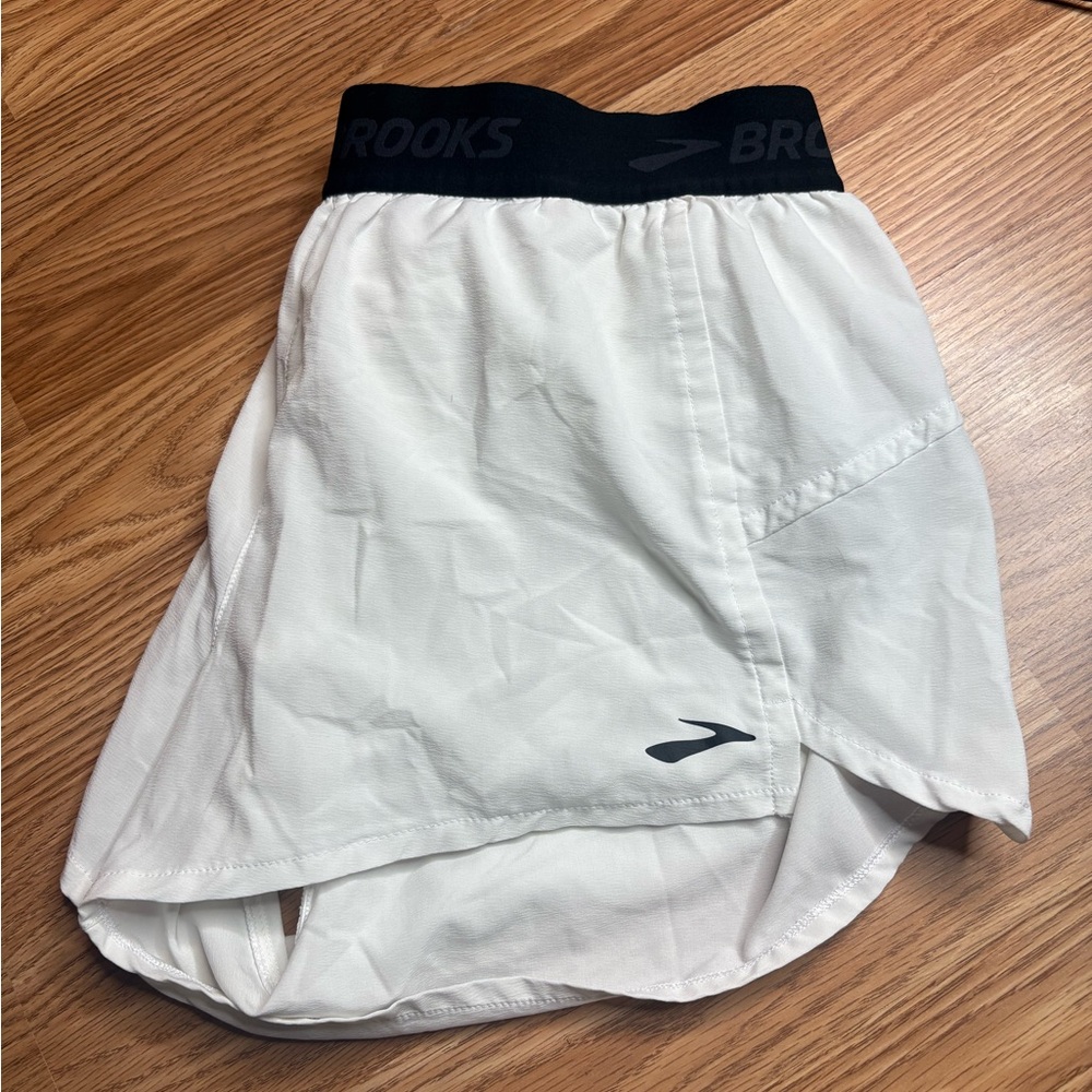 Brooks White Running Skirt with Black Waistband